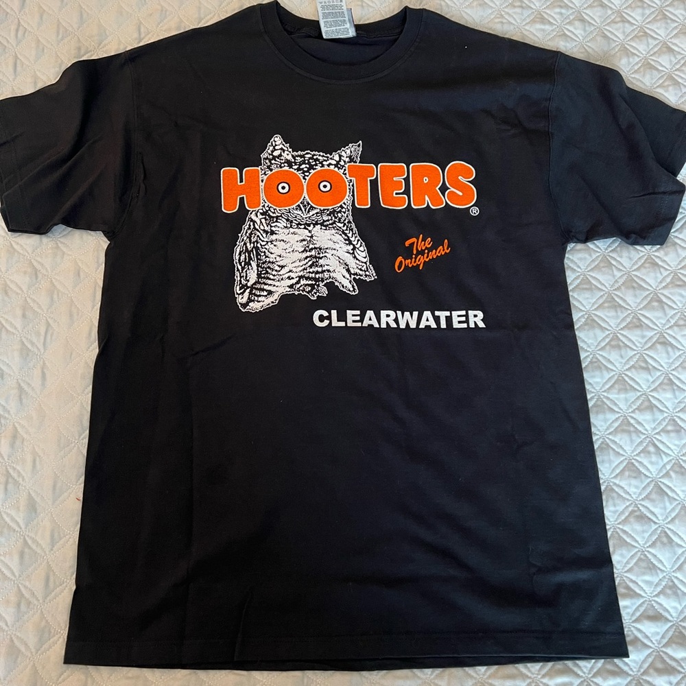 The Original Hooter’s Shirt Medium - Picture 2 of 4